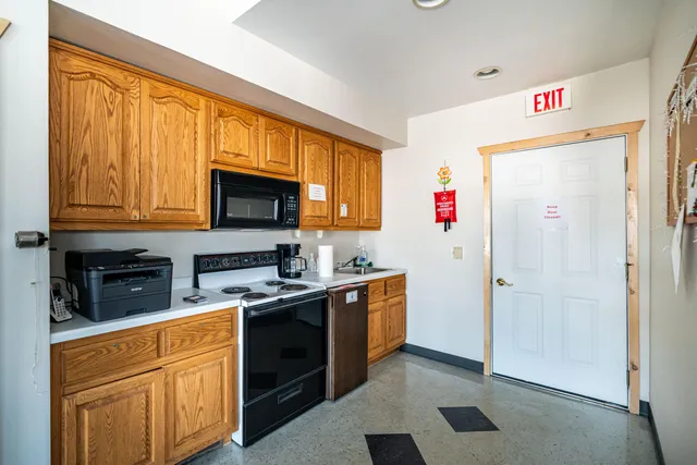 $274,900 | 372 Hartford Square, Unit 6, Hartford, WI 53027