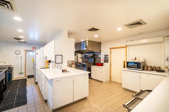 $274,900 | 372 Hartford Square, Unit 6, Hartford, WI 53027