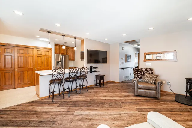 $274,900 | 372 Hartford Square, Unit 6, Hartford, WI 53027