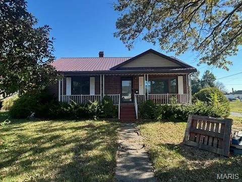 $133,000 | 220 South Pine Street, St. Elmo, IL 62458