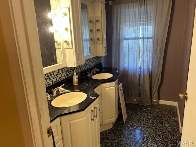 $133,000 | 220 South Pine Street, St. Elmo, IL 62458