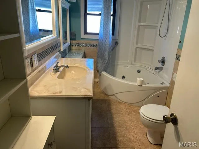 $133,000 | 220 South Pine Street, St. Elmo, IL 62458