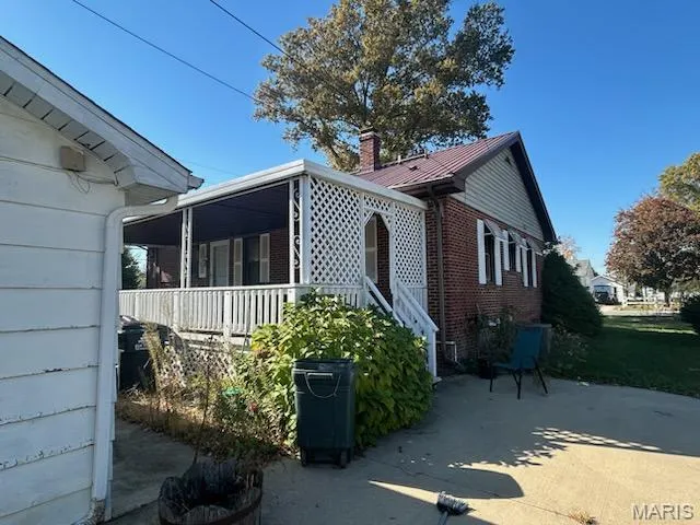 $133,000 | 220 South Pine Street, St. Elmo, IL 62458