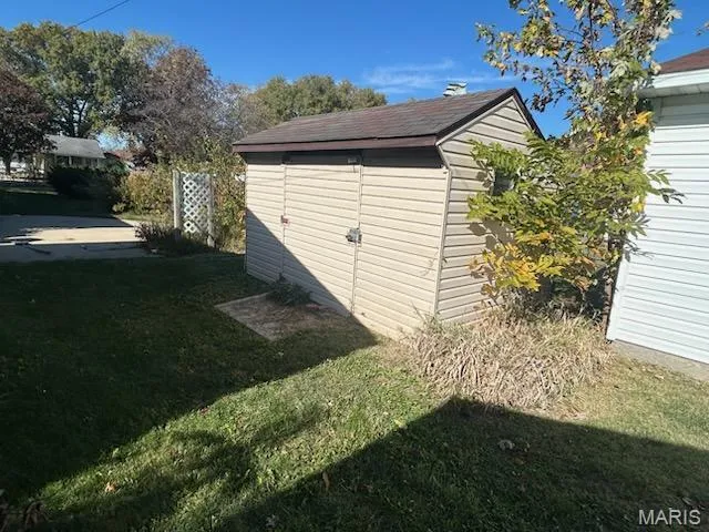 $133,000 | 220 South Pine Street, St. Elmo, IL 62458