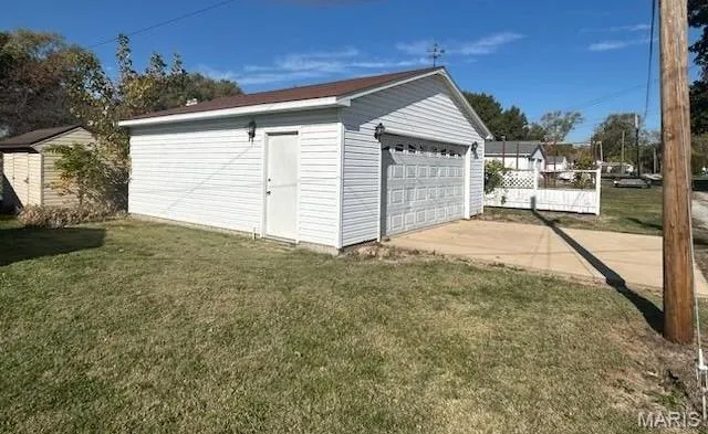 $133,000 | 220 South Pine Street, St. Elmo, IL 62458