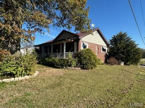 $133,000 | 220 South Pine Street, St. Elmo, IL 62458