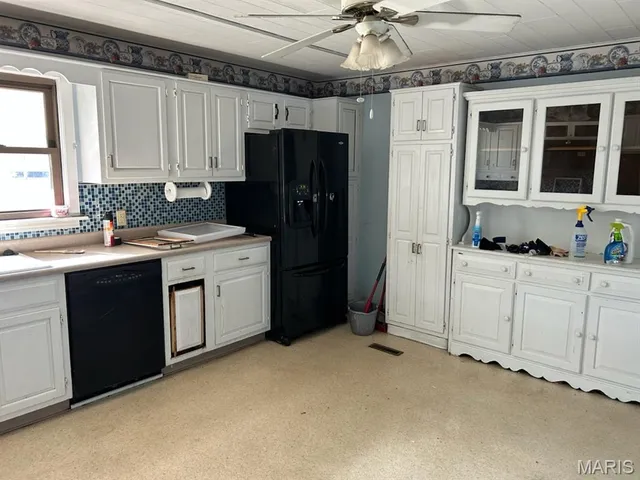 $133,000 | 220 South Pine Street, St. Elmo, IL 62458