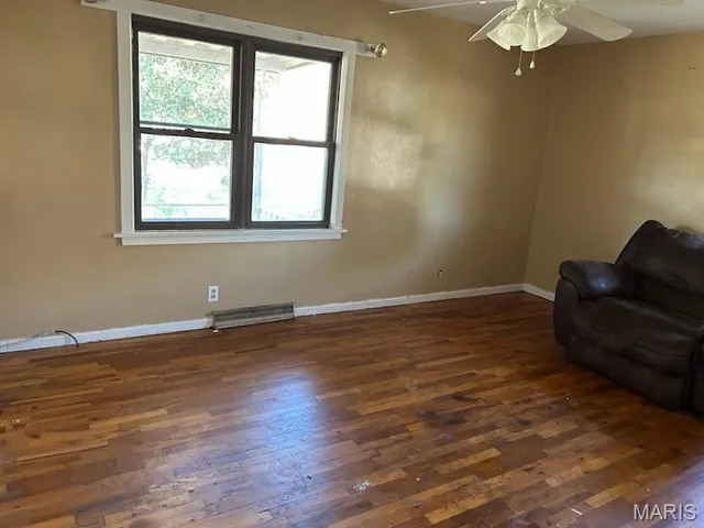 $133,000 | 220 South Pine Street, St. Elmo, IL 62458