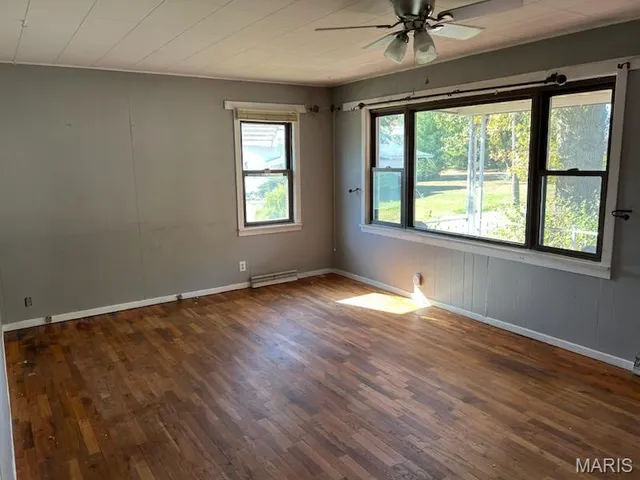 $133,000 | 220 South Pine Street, St. Elmo, IL 62458