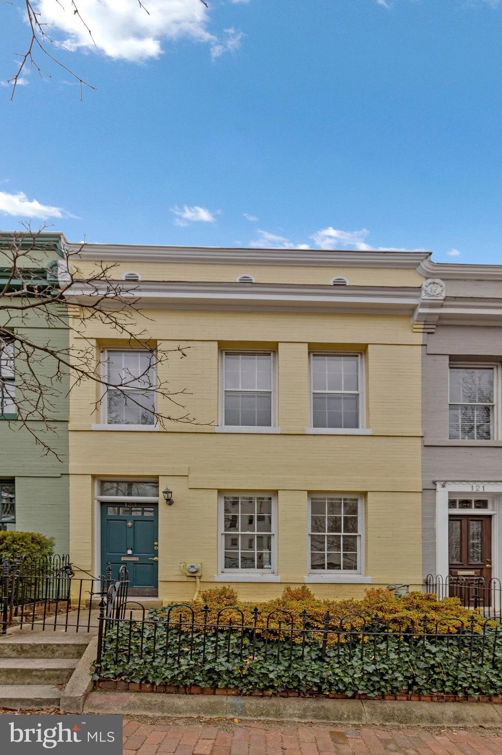 123 E Street Southeast Washington, DC 20003 - Photo 3 of 42 a front view of a building