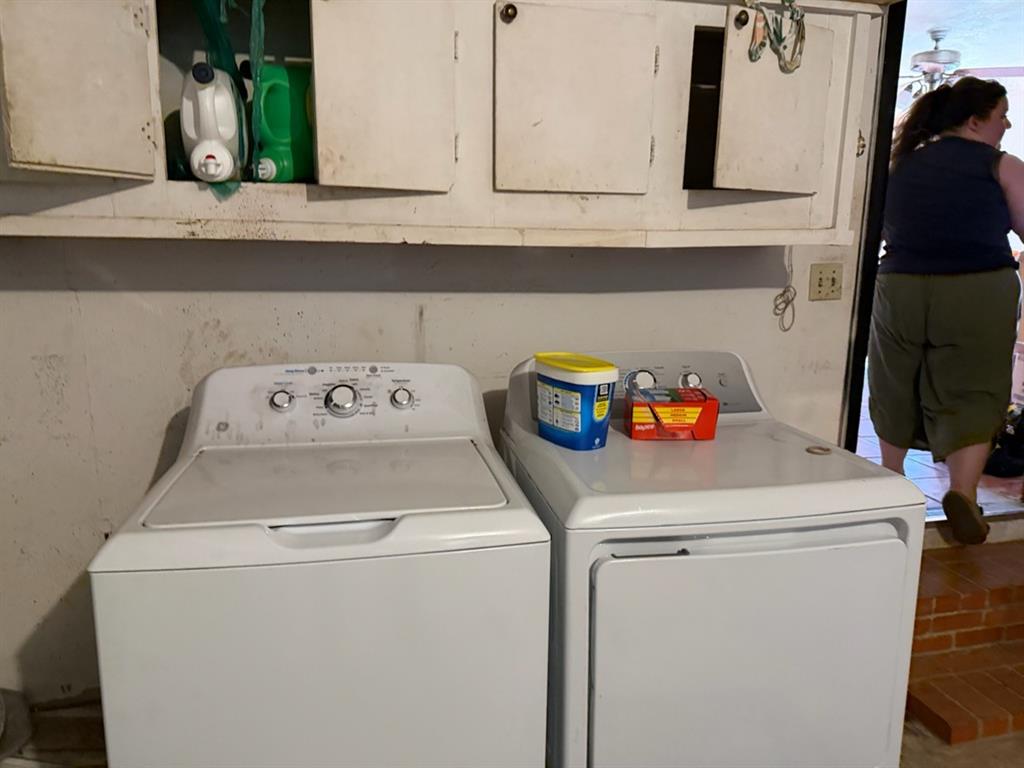 4050 Old Anson Road Abilene, TX 79601 - Photo 34 of 40 a utility room with dryer and washer