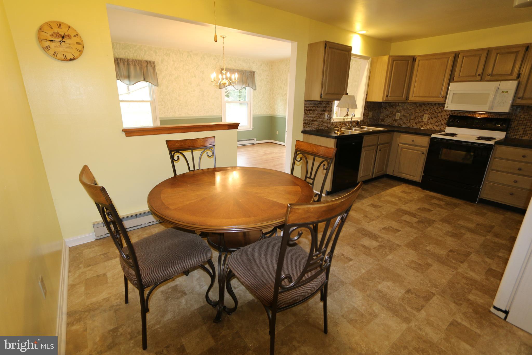 9114 Jordan Road Fairplay, MD 21733 - Photo 3 of 19 Eat-in Kitchen