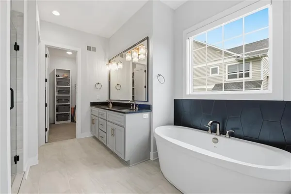 $1,175,000 | 10707 West 142nd Terrace, Overland Park, KS 66221