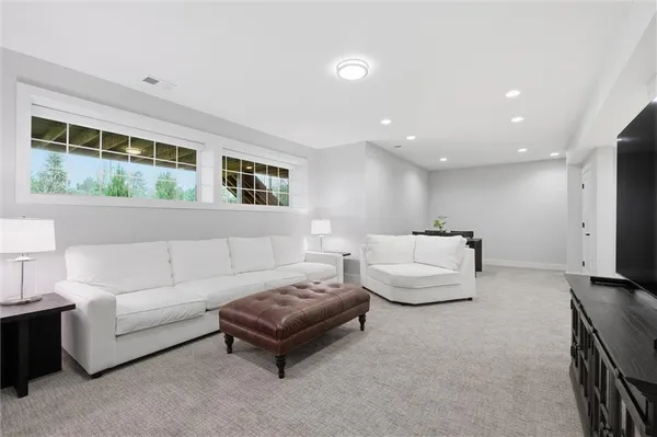$1,175,000 | 10707 West 142nd Terrace, Overland Park, KS 66221