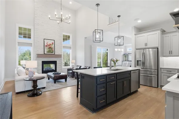 $1,175,000 | 10707 West 142nd Terrace, Overland Park, KS 66221