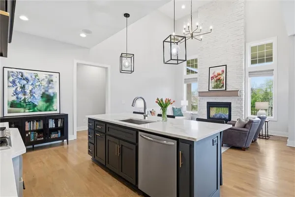 $1,175,000 | 10707 West 142nd Terrace, Overland Park, KS 66221