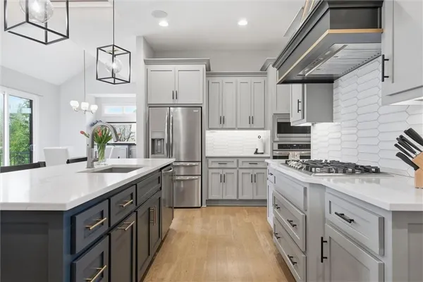 $1,175,000 | 10707 West 142nd Terrace, Overland Park, KS 66221