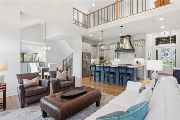 $1,175,000 | 10707 West 142nd Terrace, Overland Park, KS 66221