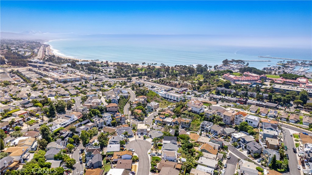 34052 Crystal Lantern Dana Point, CA 92629 - Photo 34 of 42 an aerial view of multiple house