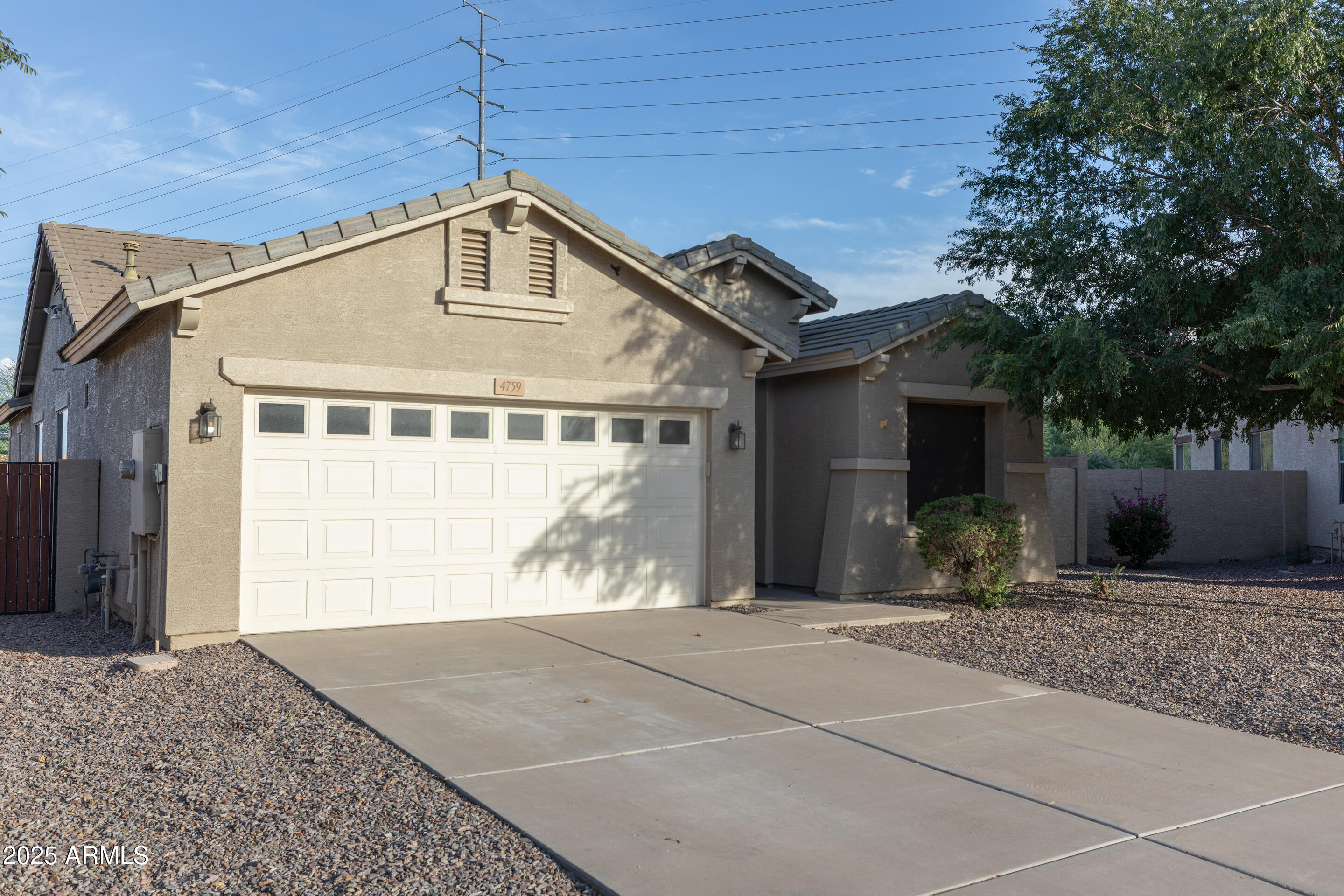 4759 South Granite Street Gilbert, AZ 85297 - Photo 3 of 29 a front view of a house with garden