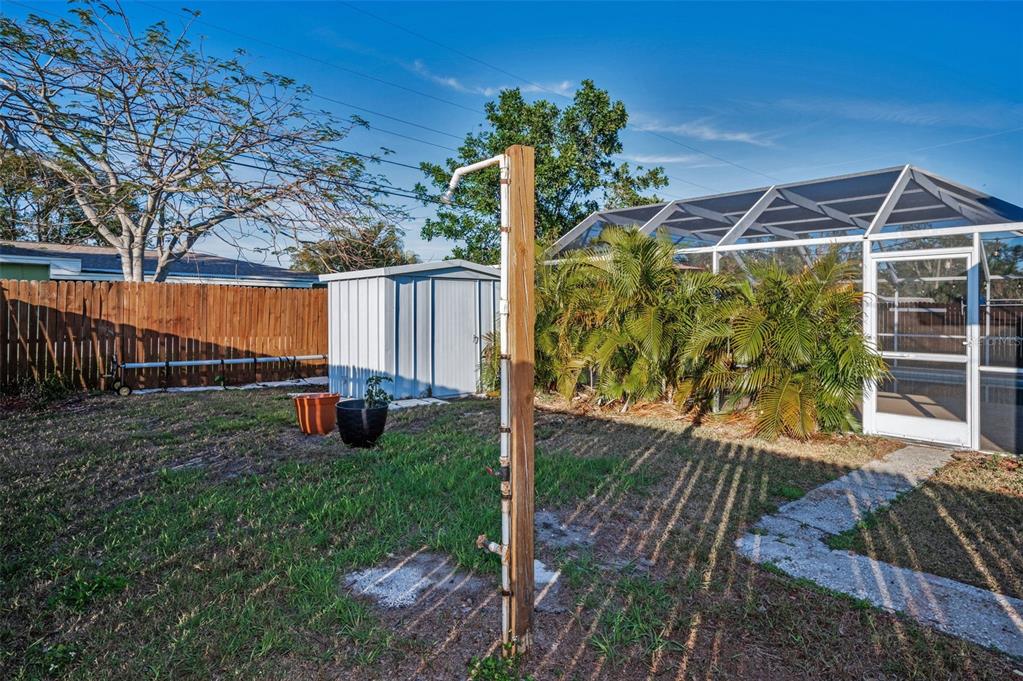 11077 87th Avenue Seminole, FL 33772 - Photo 31 of 32 a view of a backyard