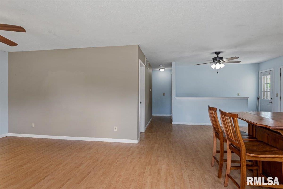 1524 Maureen Court Springfield, IL 62702 - Photo 2 of 29