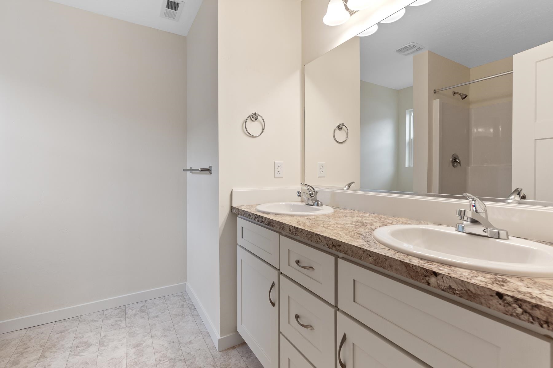 1105 South Rees Lane Spokane Valley, WA 99037 - Photo 13 of 39 Gallery Image 13