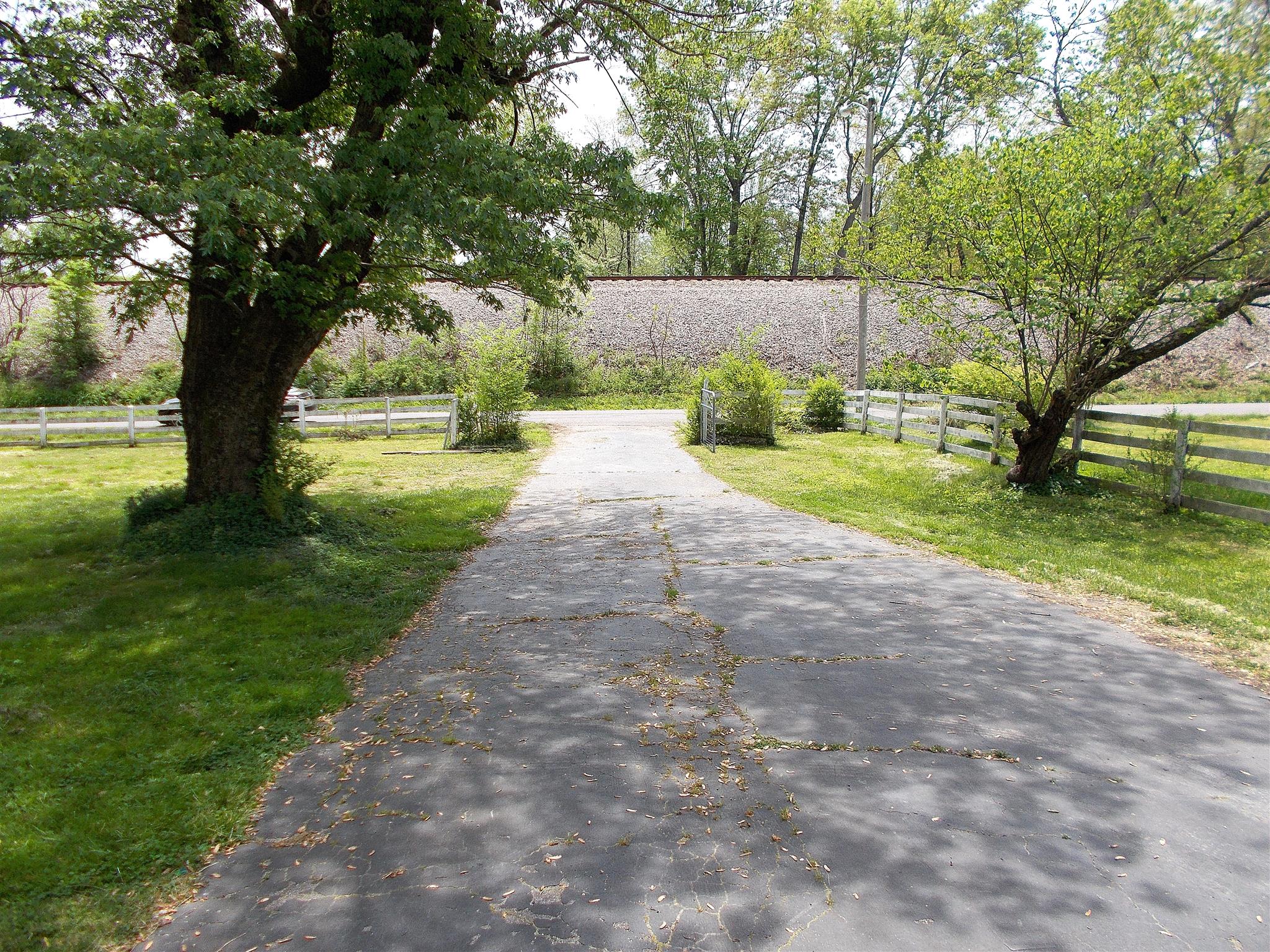 823 Blue Road Dickson, TN 37055 - Photo 4 of 30 Gallery Image 4