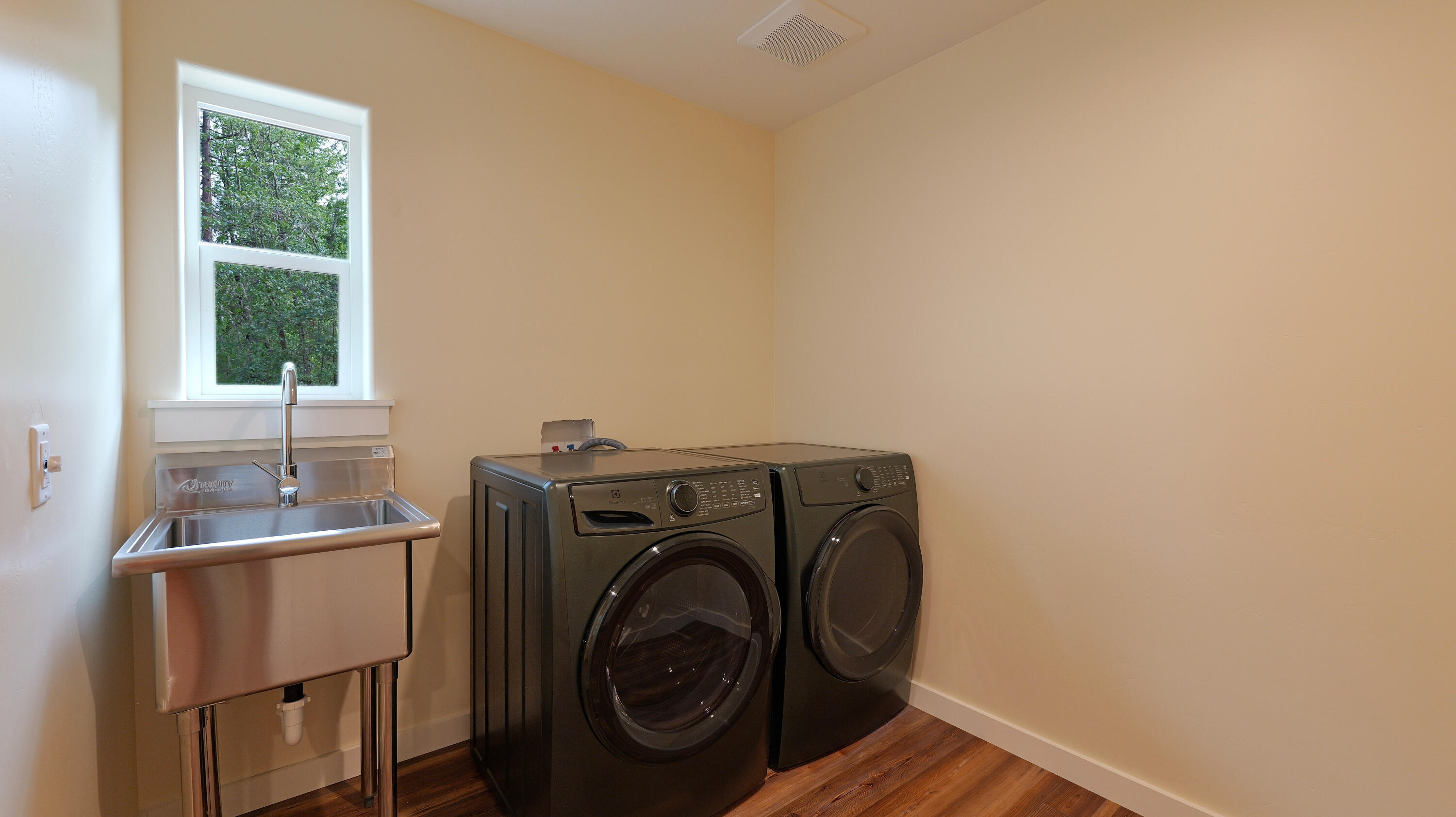 769 Mather Road Prospect, OR 97536 - Photo 13 of 70 Laundry Room