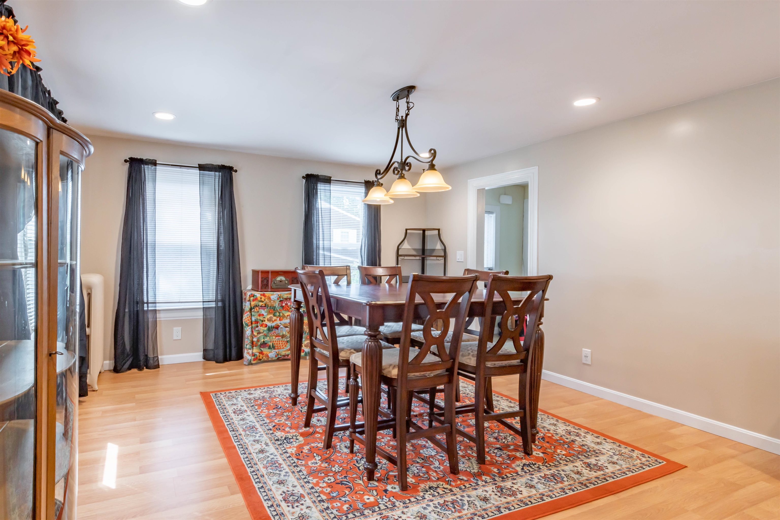 58 Taylor Street Nashua, NH 03060 - Photo 3 of 41