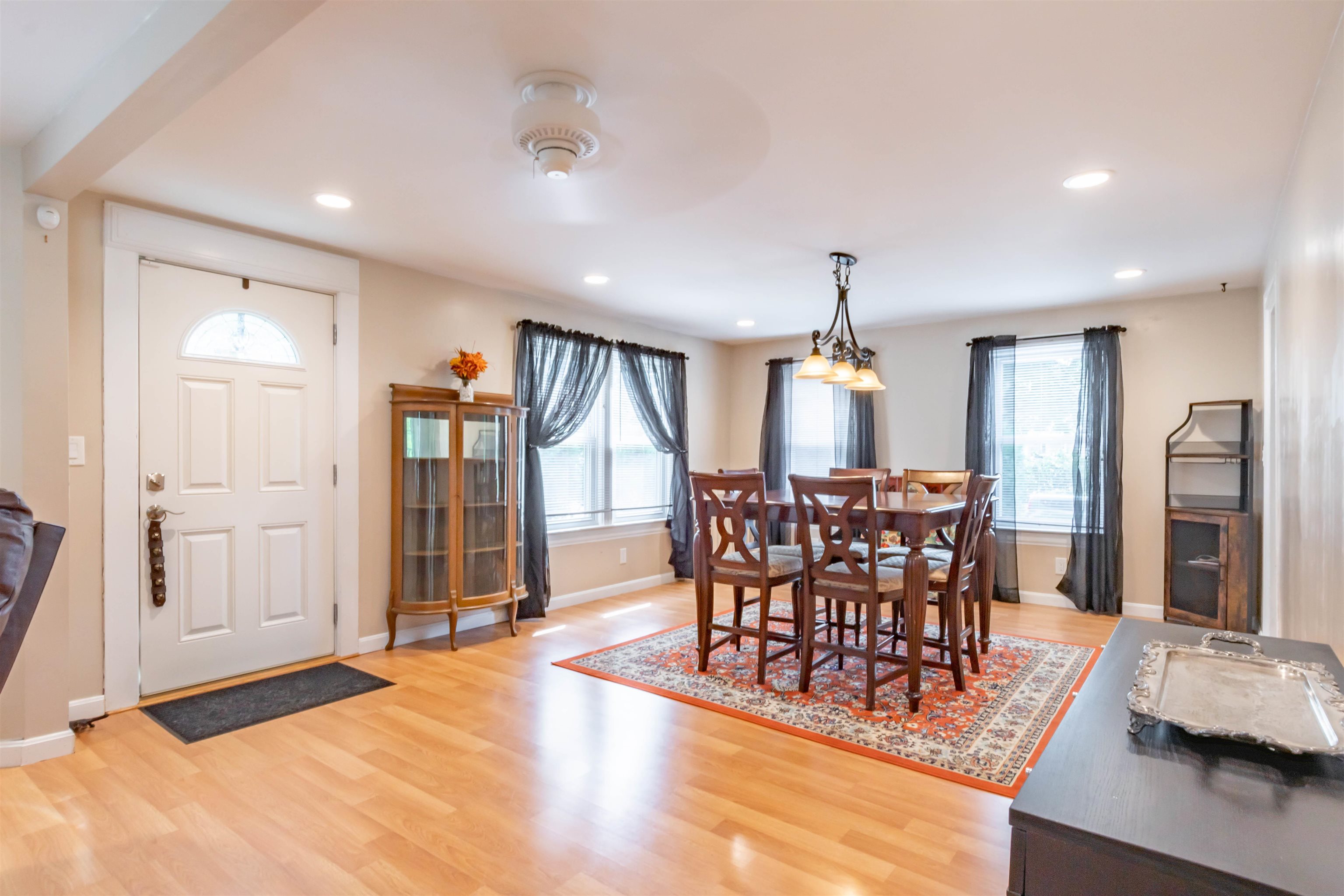 58 Taylor Street Nashua, NH 03060 - Photo 4 of 41
