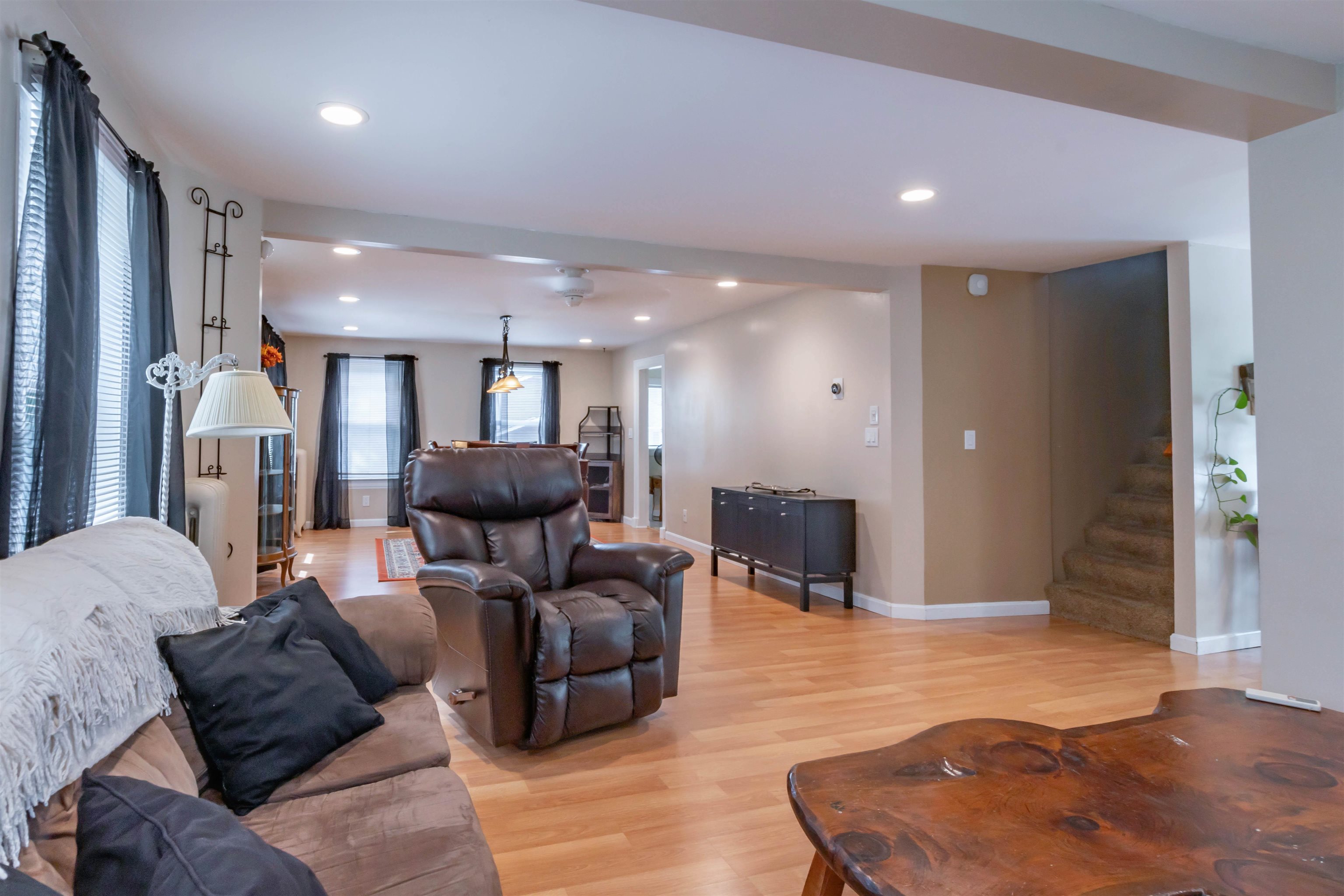 58 Taylor Street Nashua, NH 03060 - Photo 5 of 41