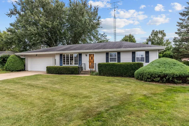 $285,000 | 132 Oak Court, Berlin, WI 54923