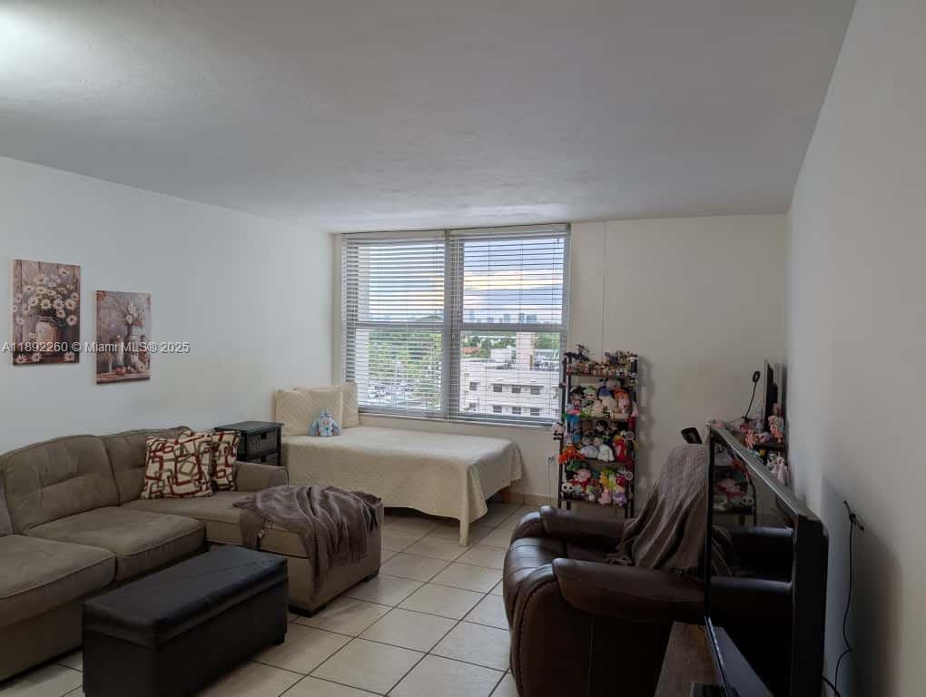 2899 Collins Avenue, Unit 736 Miami Beach, FL 33140 - Photo 13 of 19