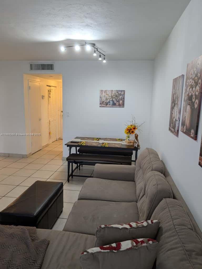 2899 Collins Avenue, Unit 736 Miami Beach, FL 33140 - Photo 9 of 19