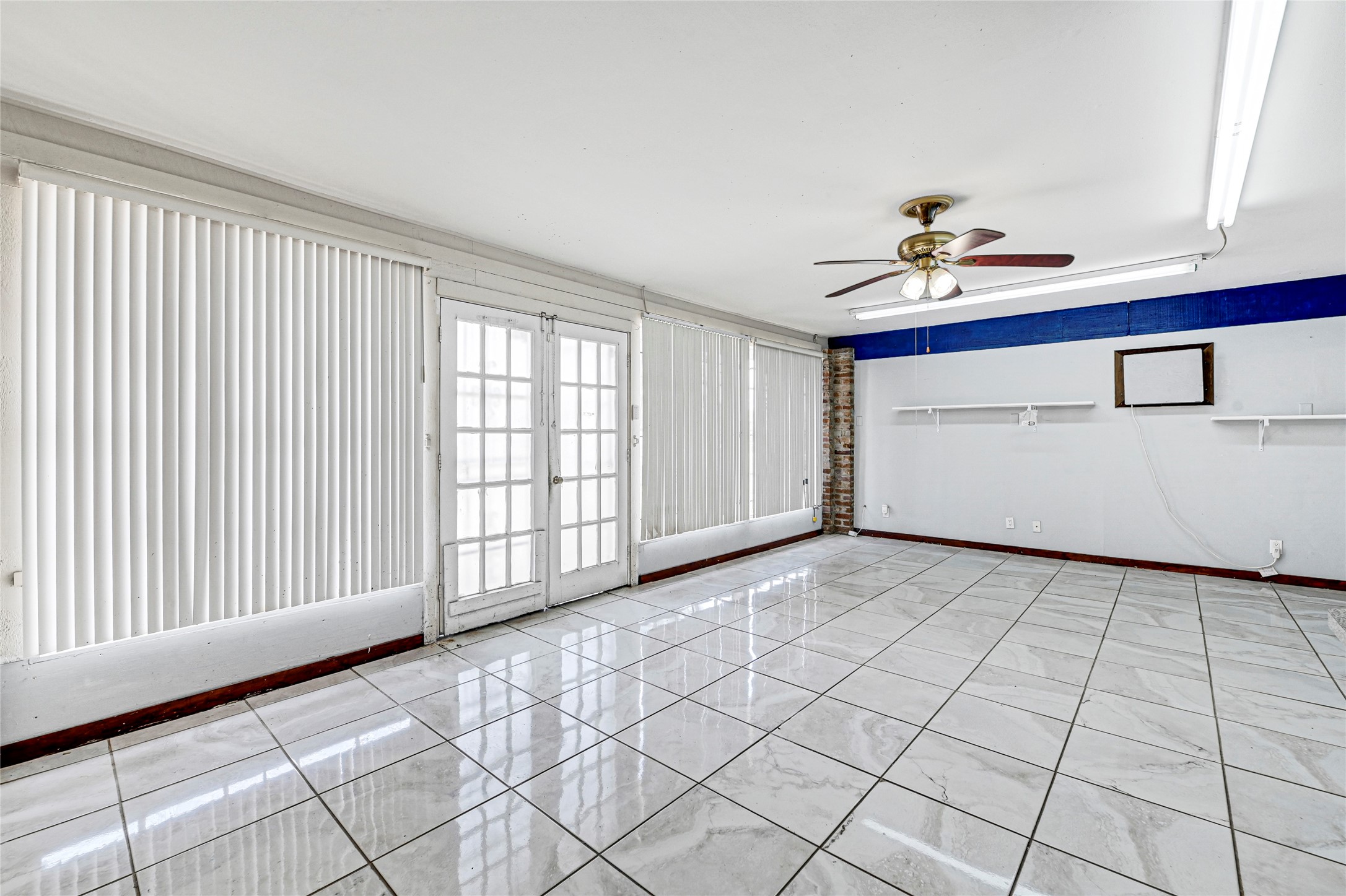 5510 Aldine Bender Road Houston, TX 77032 - Photo 20 of 24 a view of an empty room with a window