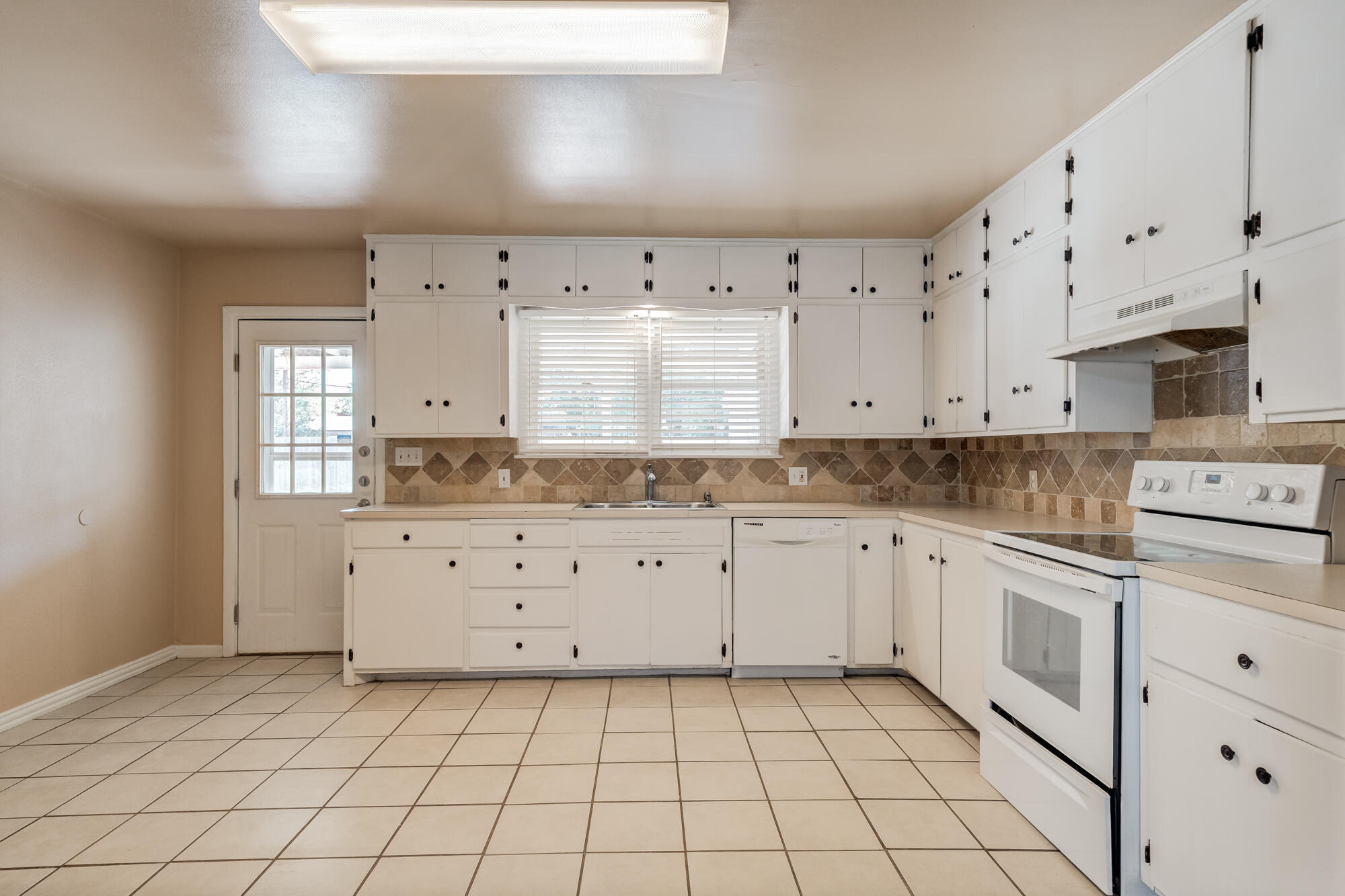 4205 39th Street Lubbock, TX 79413 - Photo 8 of 29 DSC09039_40_41_42_43