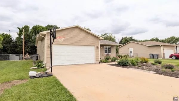 $258,500 | 1223 Riley Avenue, Emporia, KS 66801