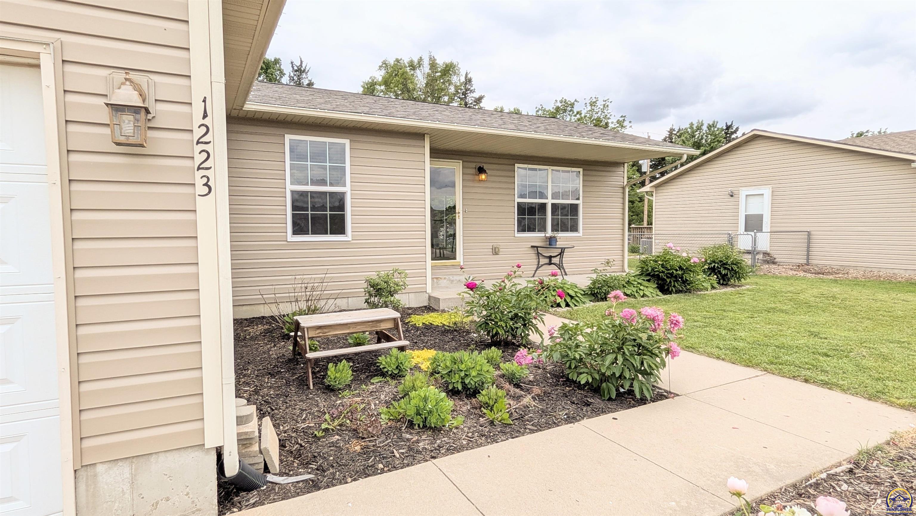 1223 Riley Avenue Emporia, KS 66801 - Photo 5 of 43