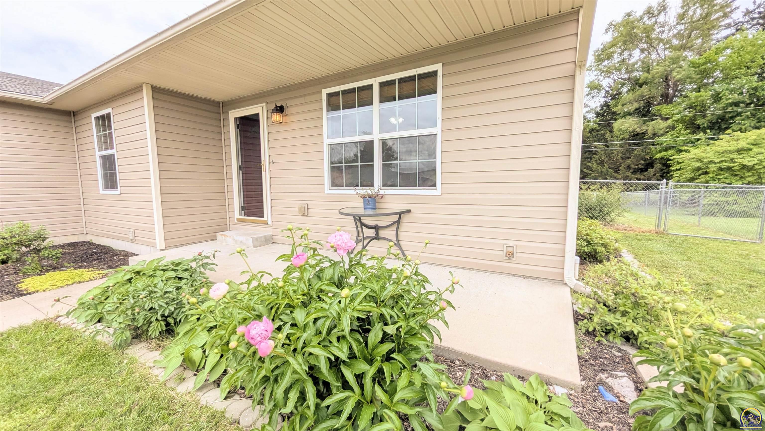 1223 Riley Avenue Emporia, KS 66801 - Photo 8 of 43