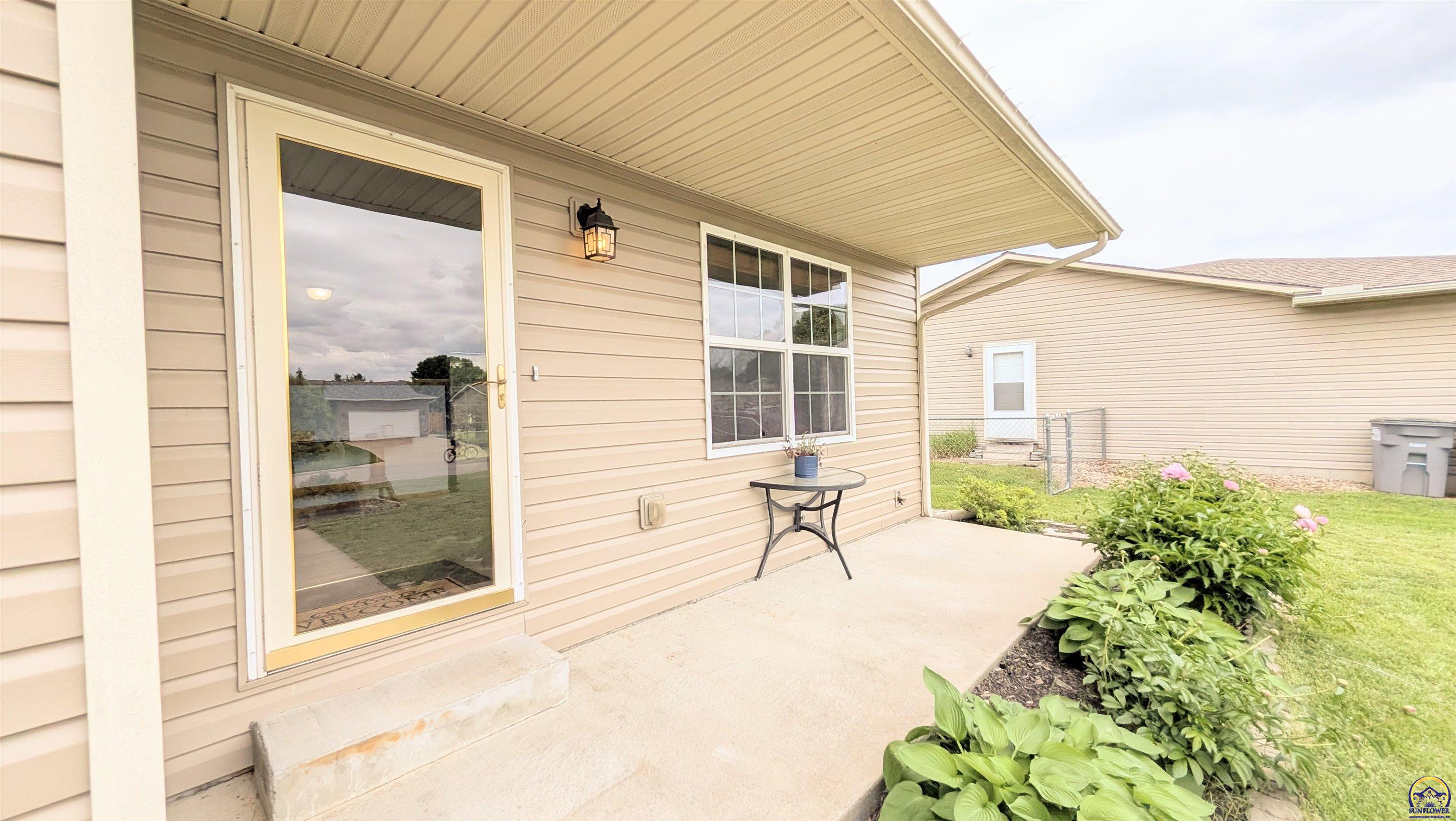 1223 Riley Avenue Emporia, KS 66801 - Photo 9 of 43