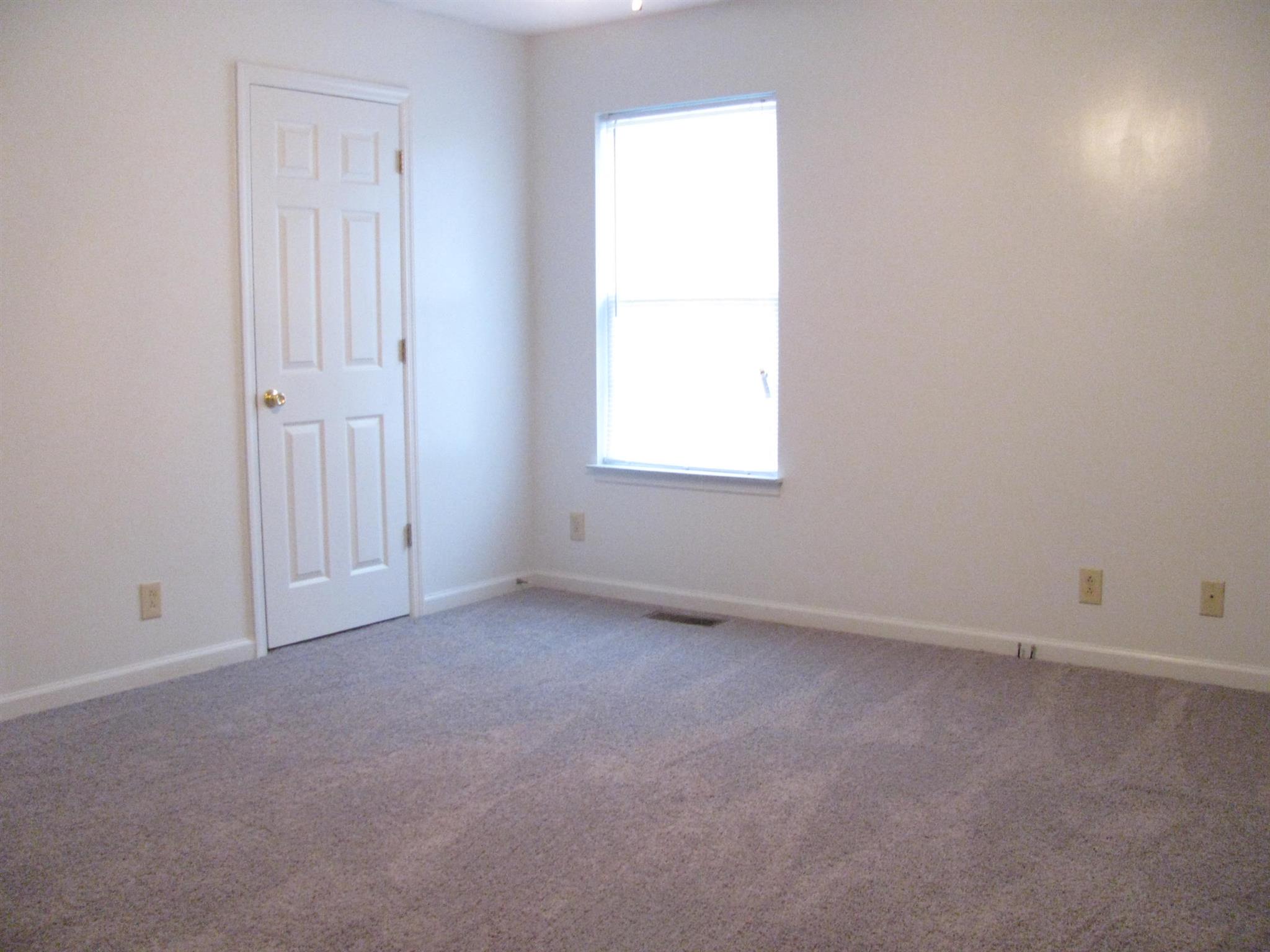 210 Travis Lane Springfield, TN 37172 - Photo 9 of 11 an empty room with a window