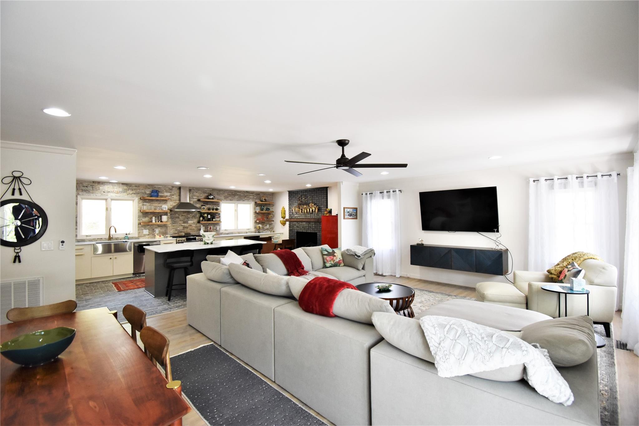 123 Marion Street Tryon, NC 28782 - Photo 4 of 48 Gallery Image 4