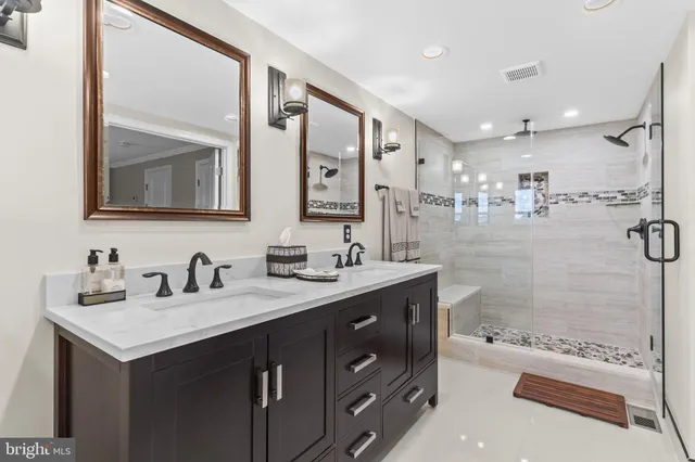 a view of livingroom with furniture and an entryway