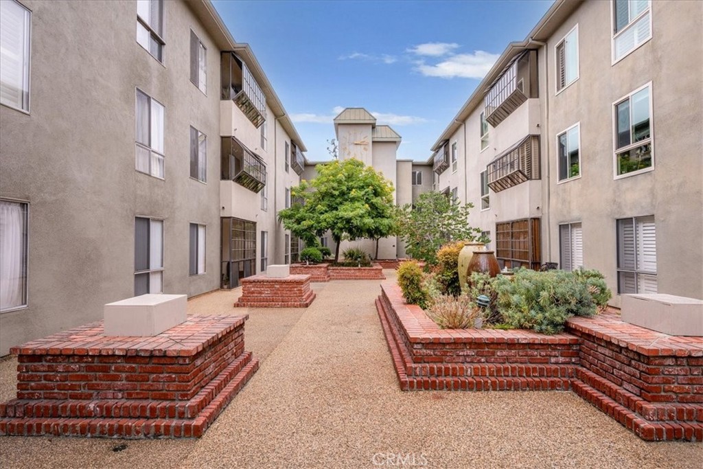 330 South Mentor Avenue, Unit 202 Pasadena, CA 91106 - Photo 2 of 16