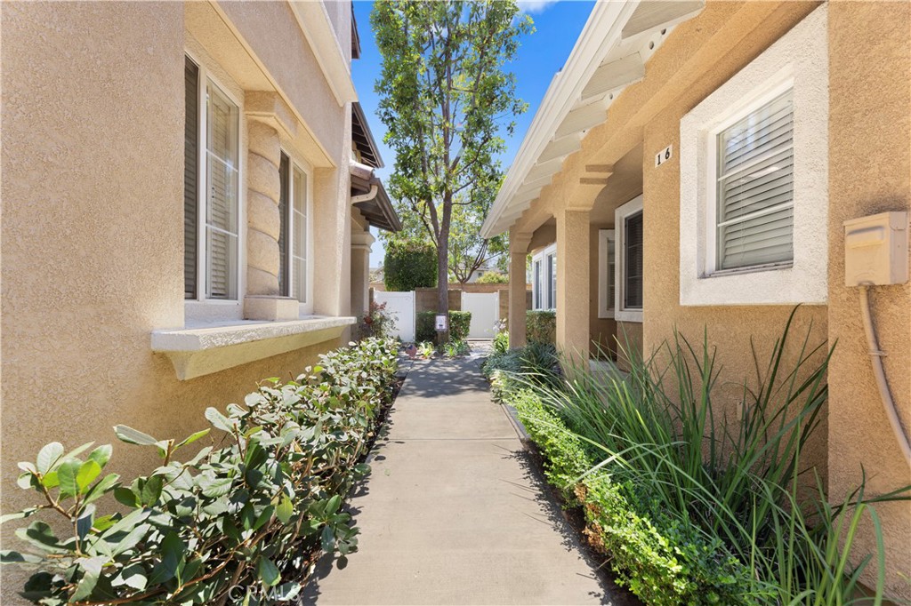 14 Lilac Irvine, CA 92618 - Photo 4 of 33