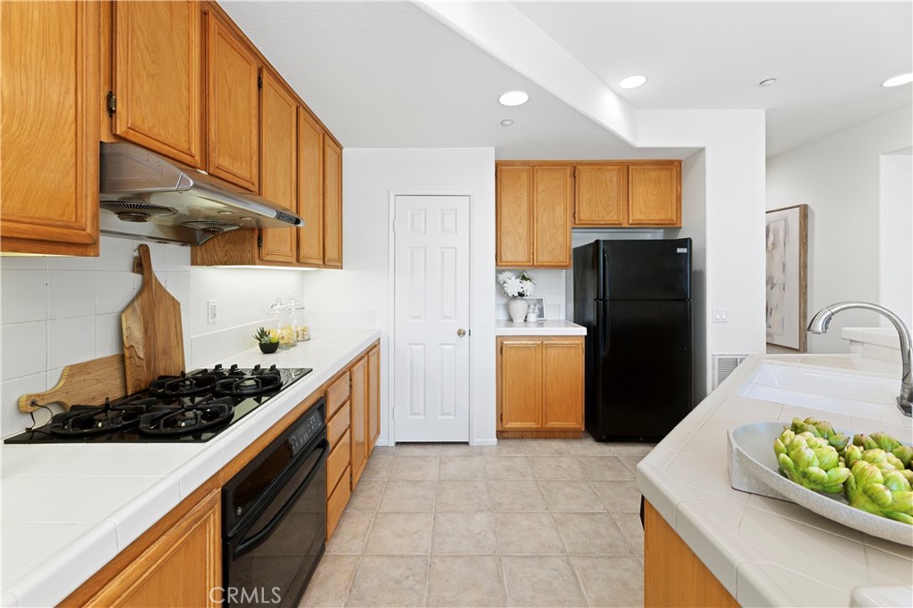 14 Lilac Irvine, CA 92618 - Photo 10 of 33