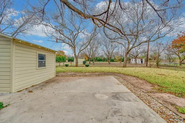 $220,000 | 136 Bowie Street, McGregor, TX 76657