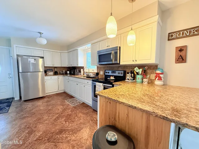 $2,000 | 23 Hillcrest Drive, Warrensburg, NY 12845