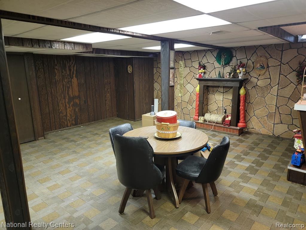 25630 Branchaster Road Farmington Hills, MI 48336 - Photo 41 of 48
